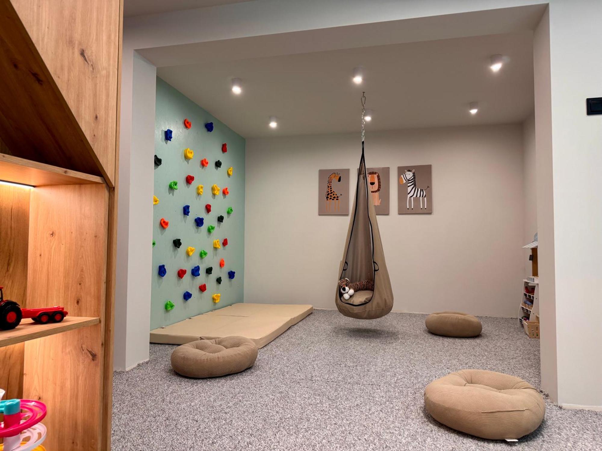 Cyrhla Apartamenty - Sauna, Playroom, Free Parking & Wifi — Zdjęcia 3